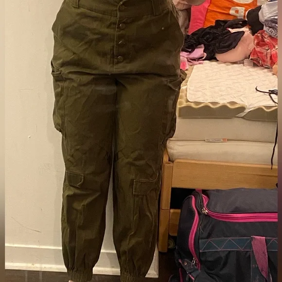 Cargo pants - Picture 2 of 3